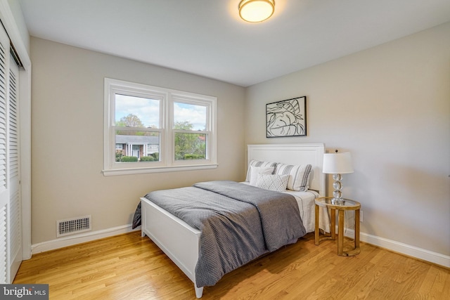 6515 Walters Woods Dr, Falls Church, VA 22044 - bedroom featuring baseboards, a closet, visible vents, and light wood-type flooring