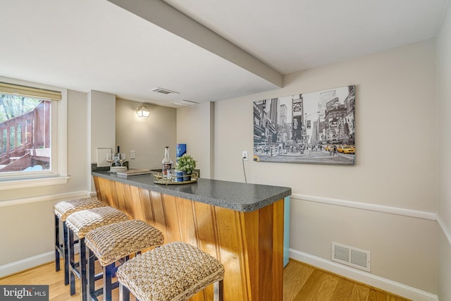 6515 Walters Woods Dr, Falls Church, VA 22044 - bar featuring baseboards, light wood-style flooring, visible vents, and bar area