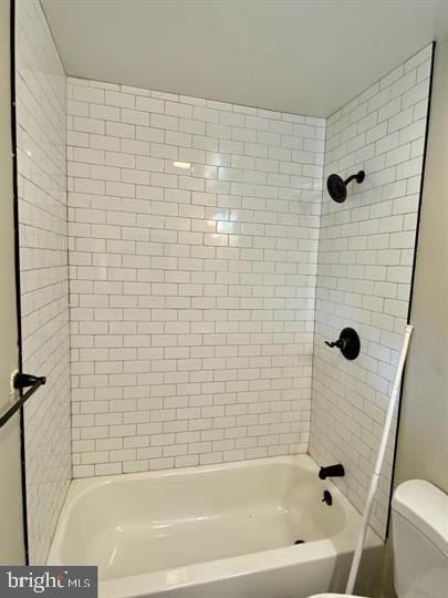full bath featuring toilet and shower / bathing tub combination