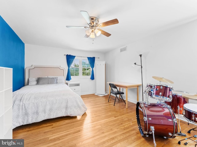 600 Maplewood Rd, Springfield, PA 19064 - bedroom featuring ceiling fan, baseboards, visible vents, and wood finished floors