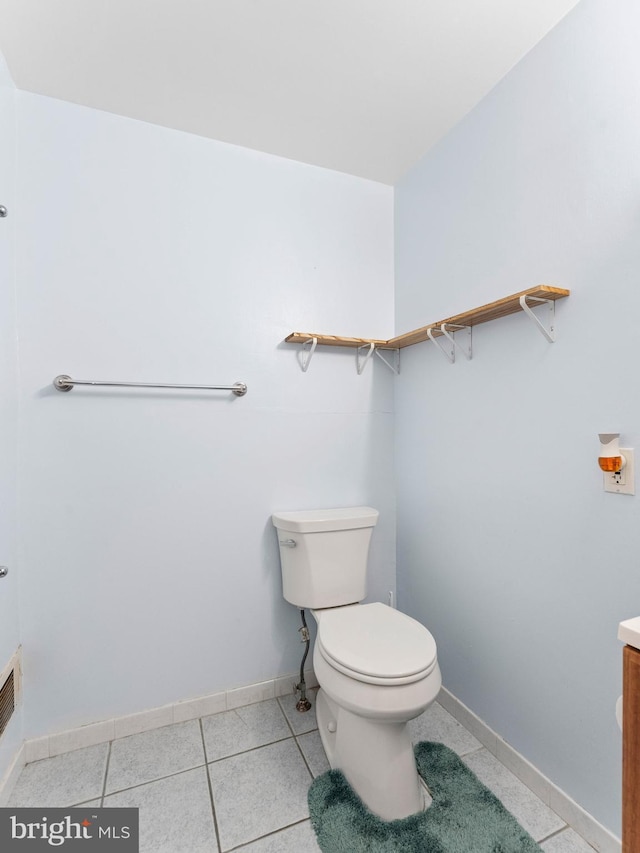 600 Maplewood Rd, Springfield, PA 19064 - bathroom featuring baseboards, tile patterned floors, vanity, and toilet