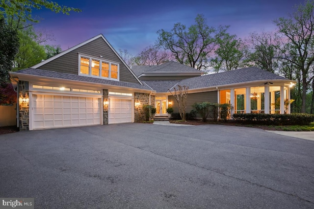 view of front facade with driveway