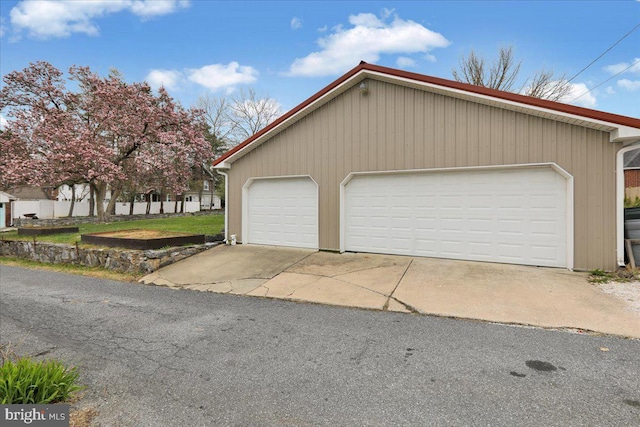 view of detached garage