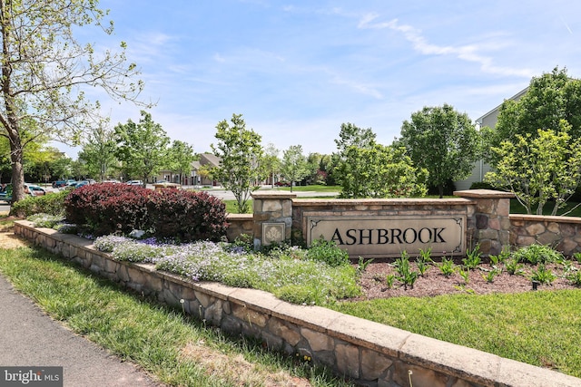 view of community / neighborhood sign