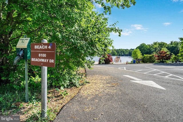 6219 Beachway Dr, Falls Church, VA 22041 - view of road
