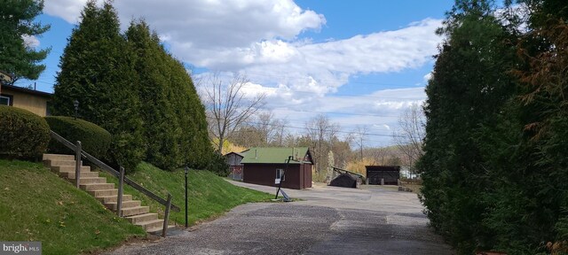517 Monocacy Hl, Birdsboro, PA 19508 - view of street featuring driveway and stairway