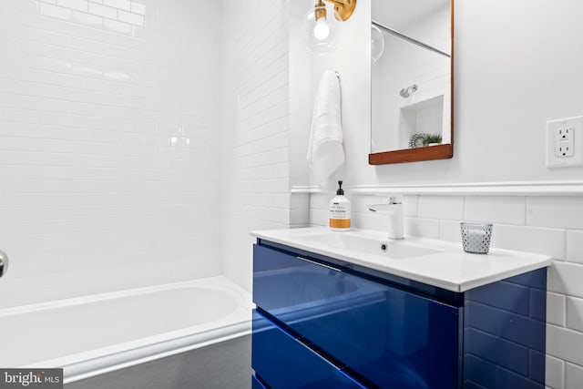 full bath with washtub / shower combination and vanity