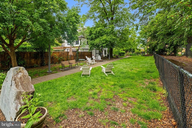 3024 Wisconsin Ave NW Unit 208, Washington, DC 20016 - view of yard
