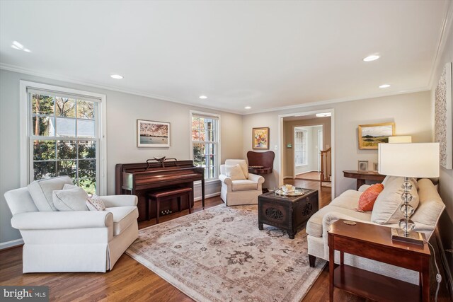 living room with crown molding, recessed lighting, and wood finished floors