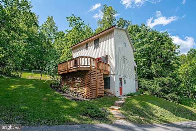 302 Parkside Rd, Linden, VA 22642 - view of front of home featuring a front yard and a deck