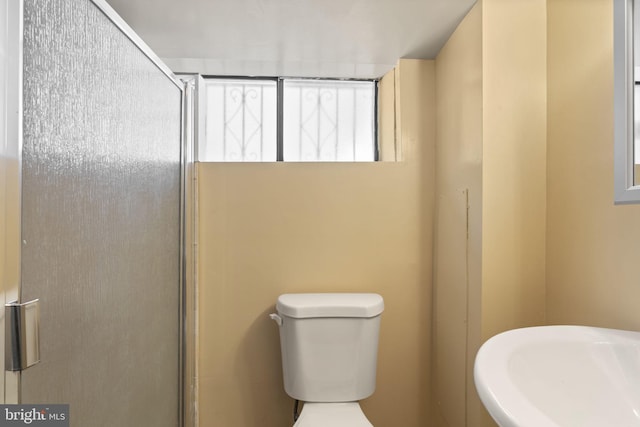 2225 S Hicks St, Philadelphia, PA 19145 - bathroom with a shower with door, toilet, and a sink