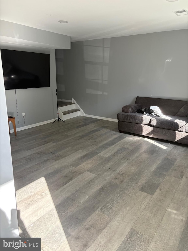354 Kemper Dr, Newark, DE 19702 - living area with wood finished floors and baseboards