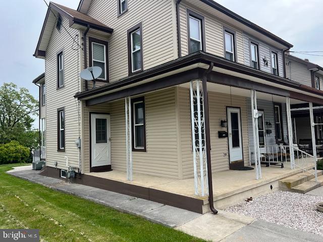 view of front of house with covered porch