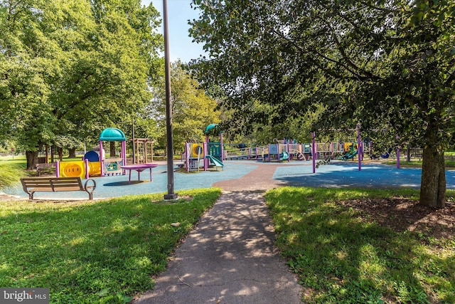 8473 Randell Ridge Rd, Frederick, MD 21704 - community jungle gym with a lawn