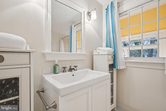 810 Macsherry Dr, Arnold, MD 21012 - bathroom with vanity