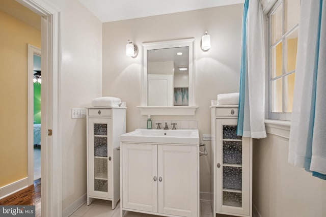810 Macsherry Dr, Arnold, MD 21012 - bathroom with baseboards and vanity