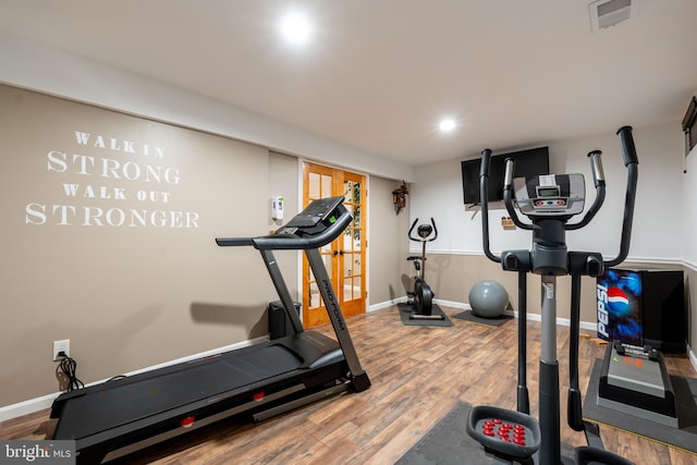 exercise room with visible vents, baseboards, recessed lighting, and wood finished floors