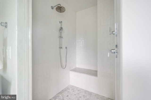 bathroom featuring tiled shower