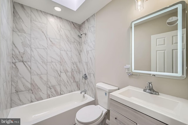 full bath with recessed lighting, toilet, vanity, and shower / bathtub combination