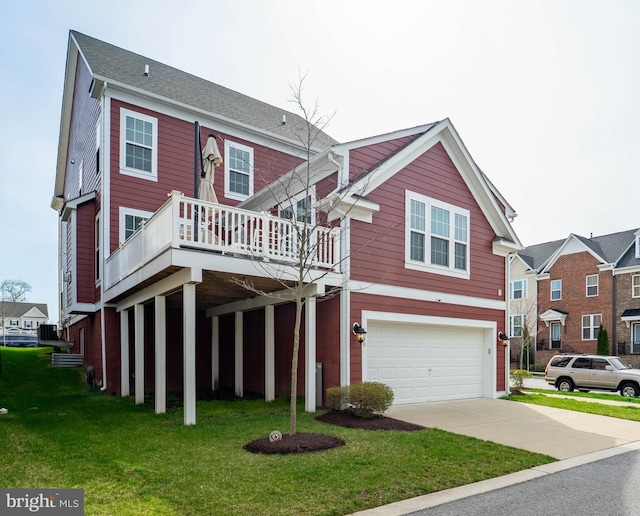 view of front of house featuring a front yard, driveway, and a garage
