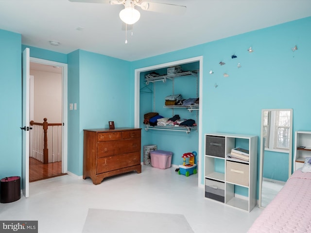 bedroom with a closet, baseboards, and a ceiling fan