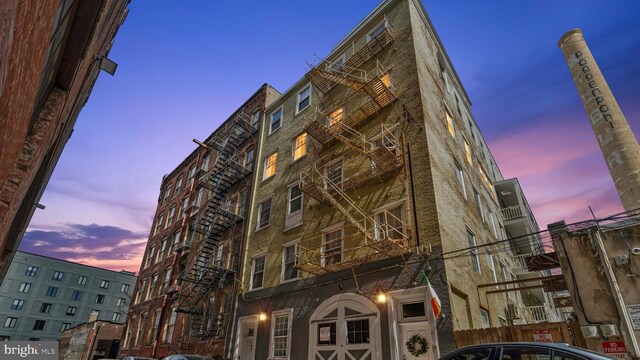 237 N Bread St Unit 4, Philadelphia, PA 19106 - view of property at dusk