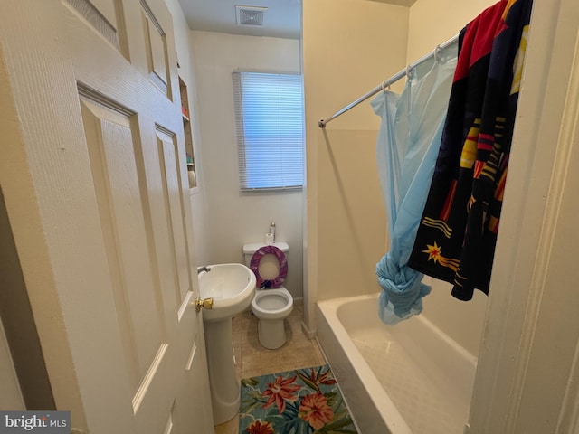 5259 N 5th St, Philadelphia, PA 19120 - full bathroom featuring tile patterned floors, shower / bath combo with shower curtain, visible vents, and toilet