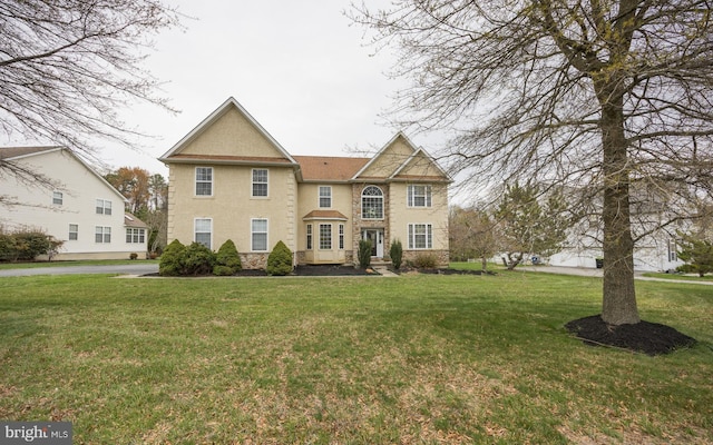 view of front of property featuring a front yard