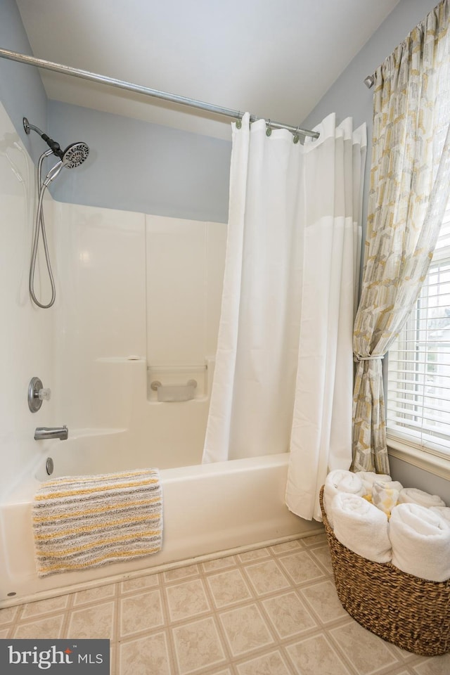 full bath with shower / bath combination with curtain