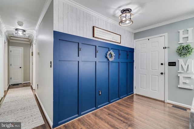 foyer featuring crown molding, dark wood-style floors, and visible vents