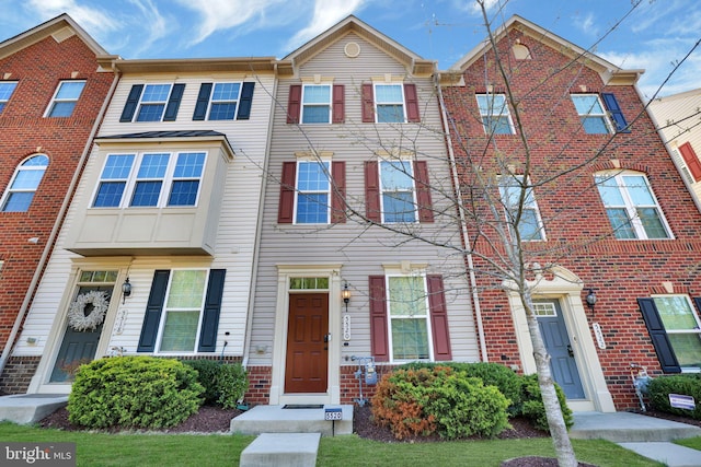 townhome / multi-family property featuring brick siding
