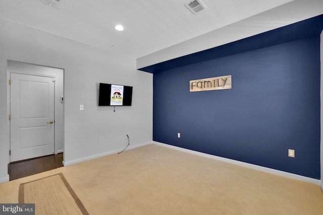 spare room featuring recessed lighting, baseboards, visible vents, and carpet