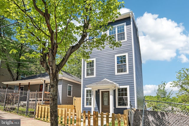 322 56th St NE, Washington, DC 20019 - traditional-style home featuring a fenced front yard