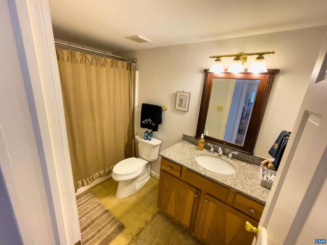 518 Meade Ave, Charlottesville, VA 22902 - full bath featuring a shower with curtain, vanity, toilet, tile patterned floors, and visible vents
