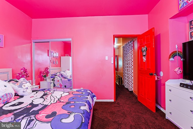 3903 N Marshall St, Philadelphia, PA 19140 - bedroom featuring baseboards and dark colored carpet