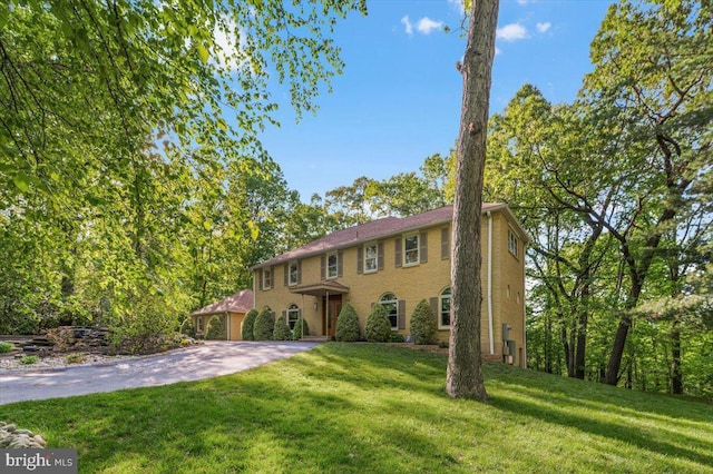 400 Highview Dr, Wayne, PA 19087 - colonial inspired home with a front yard and brick siding