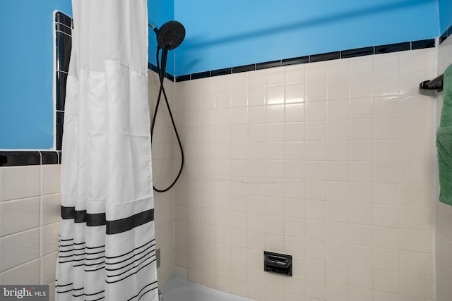 9830 Hollow Glen Pl Unit 2562, Silver Spring, MD 20910 - bathroom featuring shower / tub combo