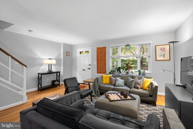 9830 Hollow Glen Pl Unit 2562, Silver Spring, MD 20910 - living room featuring wood finished floors and baseboards