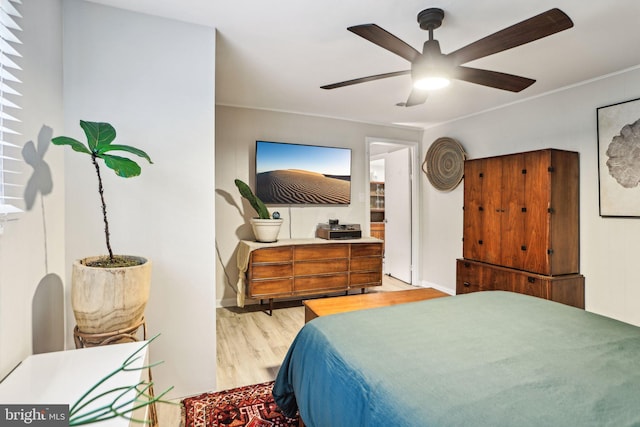 7836 Heritage Dr, Annandale, VA 22003 - bedroom featuring light wood-type flooring, a ceiling fan, and baseboards
