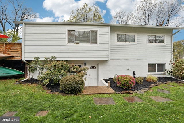 7836 Heritage Dr, Annandale, VA 22003 - rear view of house featuring a yard