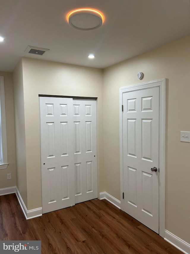 room details featuring recessed lighting, visible vents, wood finished floors, and baseboards