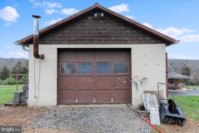 detached garage with gravel driveway