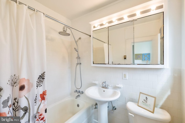 27 Ridge Rd, Greenbelt, MD 20770 - full bathroom featuring tile walls, toilet, and shower / tub combo with curtain