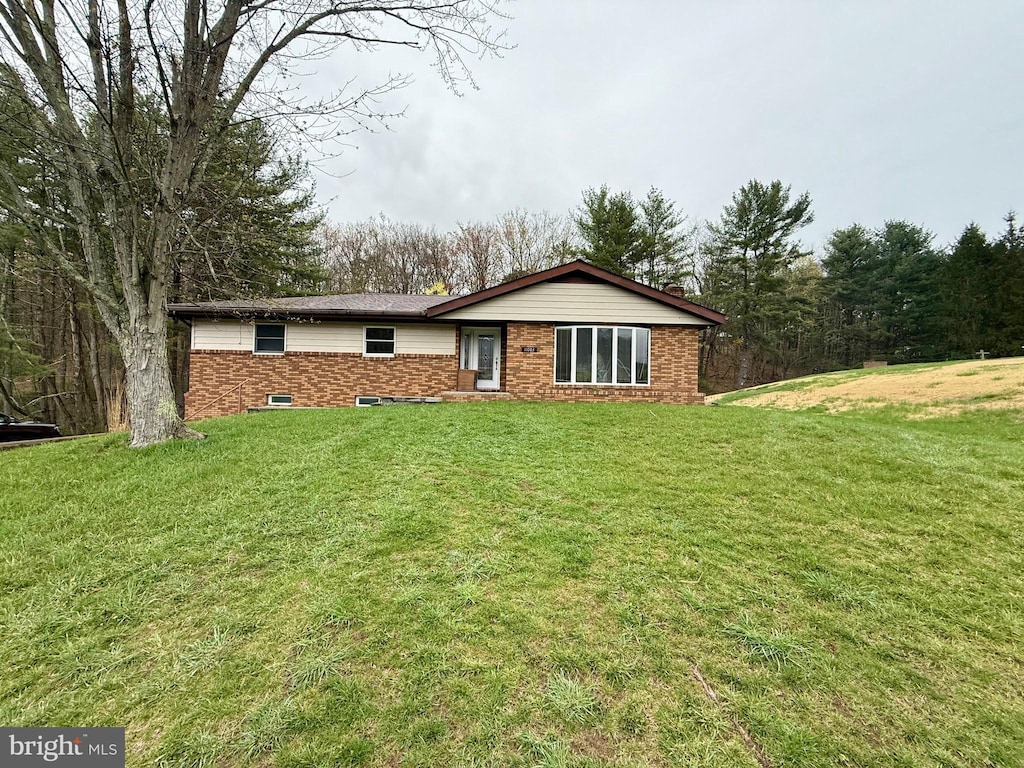 ranch-style home with a front lawn