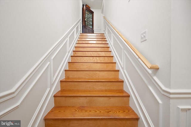 1506 N Bay Shore Dr, Milton, DE 19968 - view of staircase