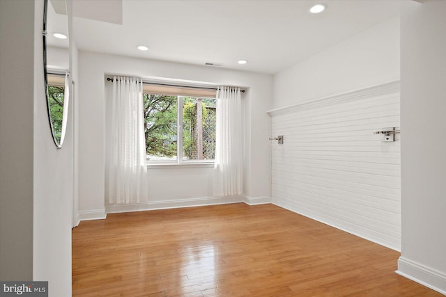 1506 N Bay Shore Dr, Milton, DE 19968 - empty room featuring light wood-style flooring, baseboards, visible vents, and recessed lighting