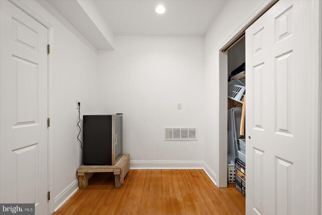 1506 N Bay Shore Dr, Milton, DE 19968 - laundry area featuring visible vents, light wood-style flooring, and baseboards
