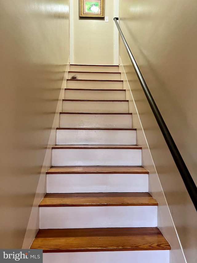 1671 Fravel Rd, Woodstock, VA 22664 - view of stairs