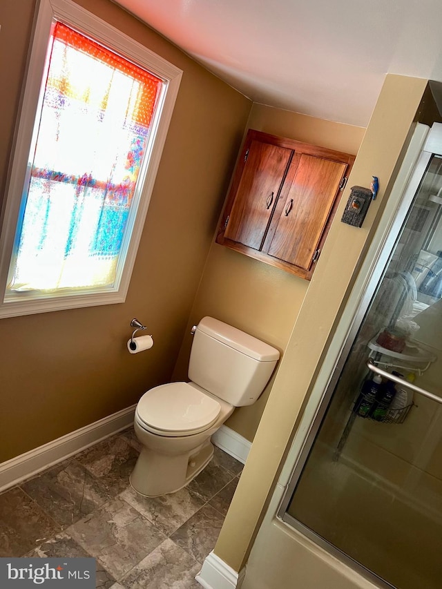 1671 Fravel Rd, Woodstock, VA 22664 - bathroom featuring baseboards, plenty of natural light, toilet, and a shower with shower door