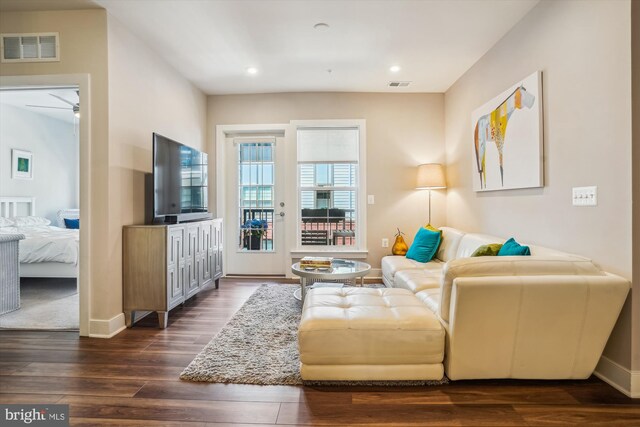 102 Saint Ives Pl Unit 209, National Harbor, MD 20745 - living room featuring recessed lighting, visible vents, baseboards, and dark wood finished floors